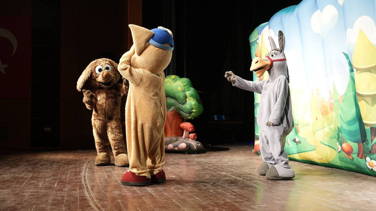 Çocuklar Yarıyıl Tatiline Büyükşehir Tiyatrosuyla Merhaba Dedi