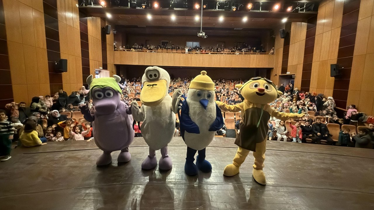 Kaptan Pengu ve Arkadaşları” Miniklerle Buluştu