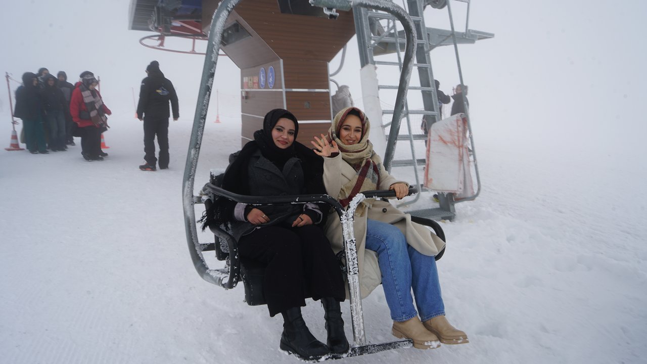 Yedikuyular Kayak Merkezi Hafta Sonu Binlerce Ziyaretçiyi Ağırladı