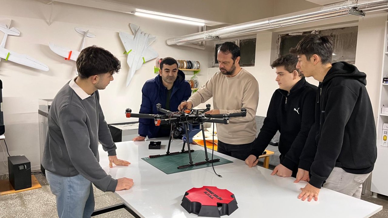 Elbistan’da Lise Sıralarından İHA ve Dron Üretimi