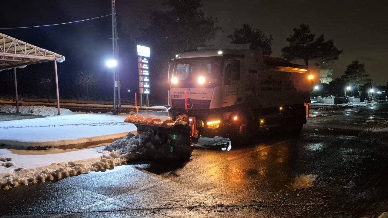 Kahramanmaraş Büyükşehir Belediyesi’nden Şehir Merkezinden Kırsala Kesintisiz Karla Mücadele