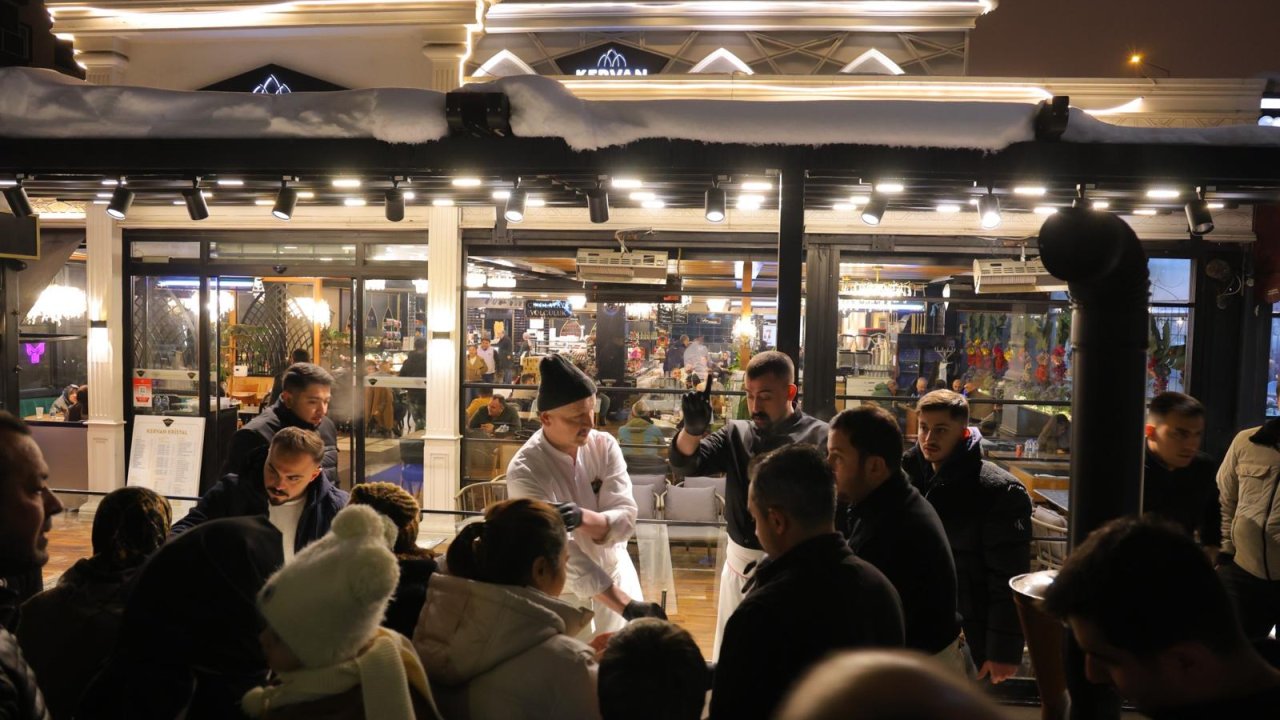 Alpedo’dan soğuk havada 1 Ton Sıcak Salep İkramı