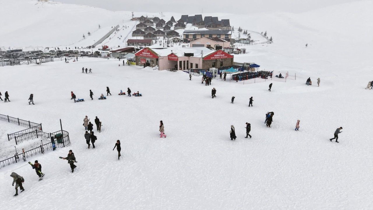 Yedikuyular Kayak Merkezi’nde Hafta Sonu Yoğunluğu