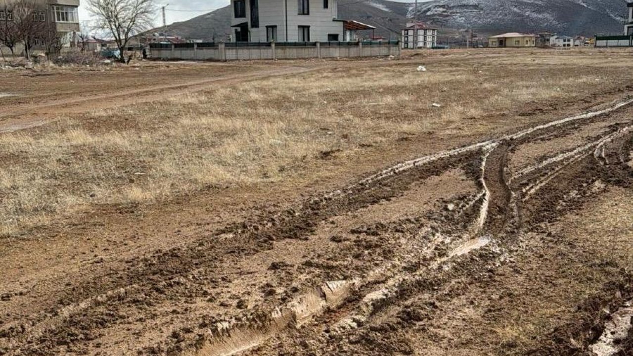 Yolda Yürüyemiyoruz, Araçlarımız Mahsur Kalıyor