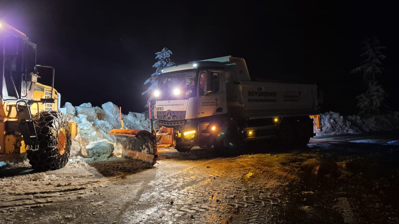Büyükşehir’den Kırsalda Gece Gündüz Kar Mesaisi