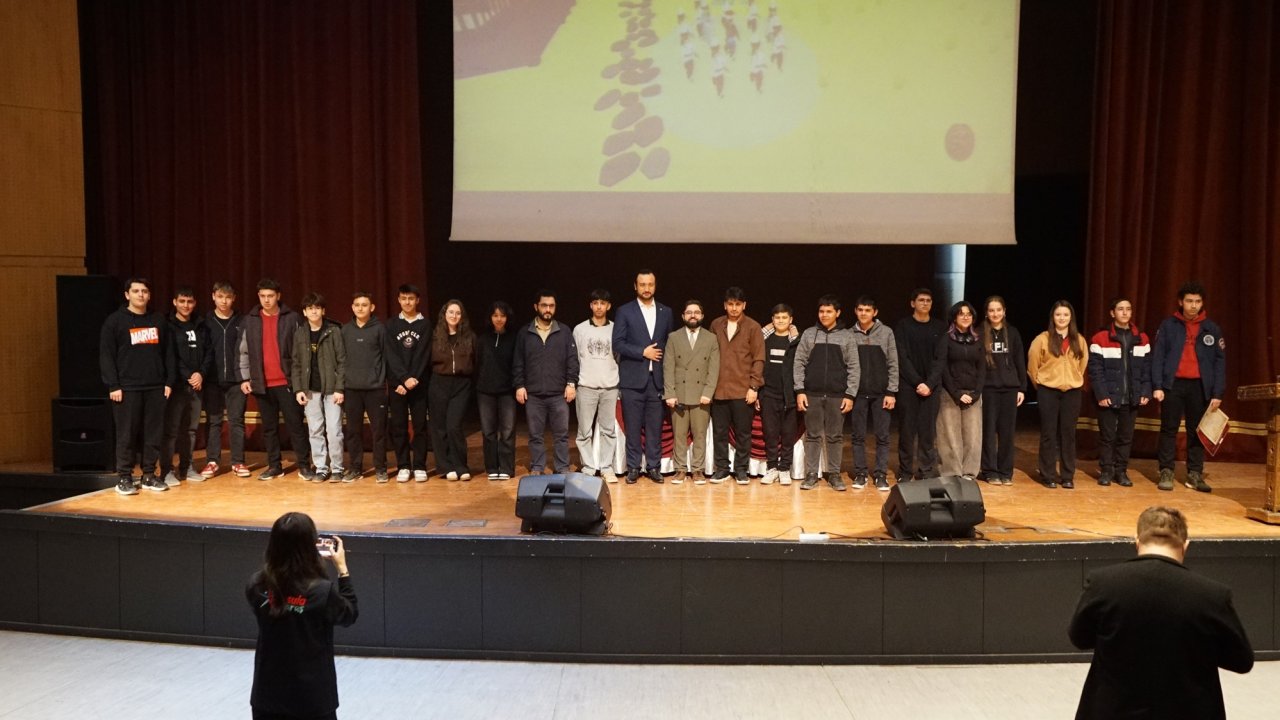 Gençler Kurtuluşu Oynadı, Büyükşehir’den Kültür Gezisi Kazandı