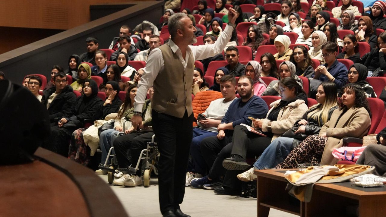 Onikişubat Belediyesi’nin YKS ve KPSS Kazandıran Taktikler Kampı yoğun ilgi gördü