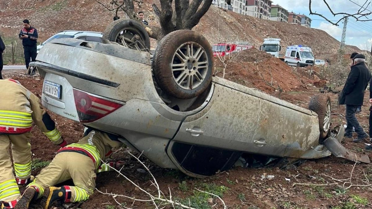 Kahramanmaraş’ta Otomobil Takla Attı: 2 Yaralı