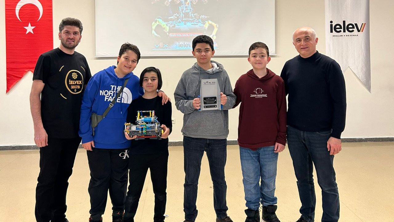 SANKO Okulları VEX IQ Robot Yarışması’nda İki Kategoride Bölge Birincisi Oldu