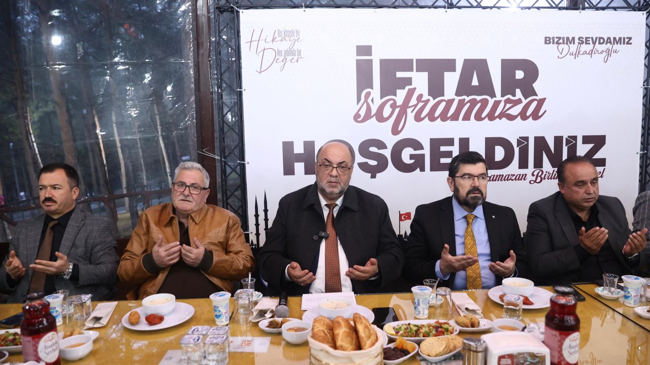 Başkan Akpınar 105 Mahalle Muhtarıyla İftarda Buluştu