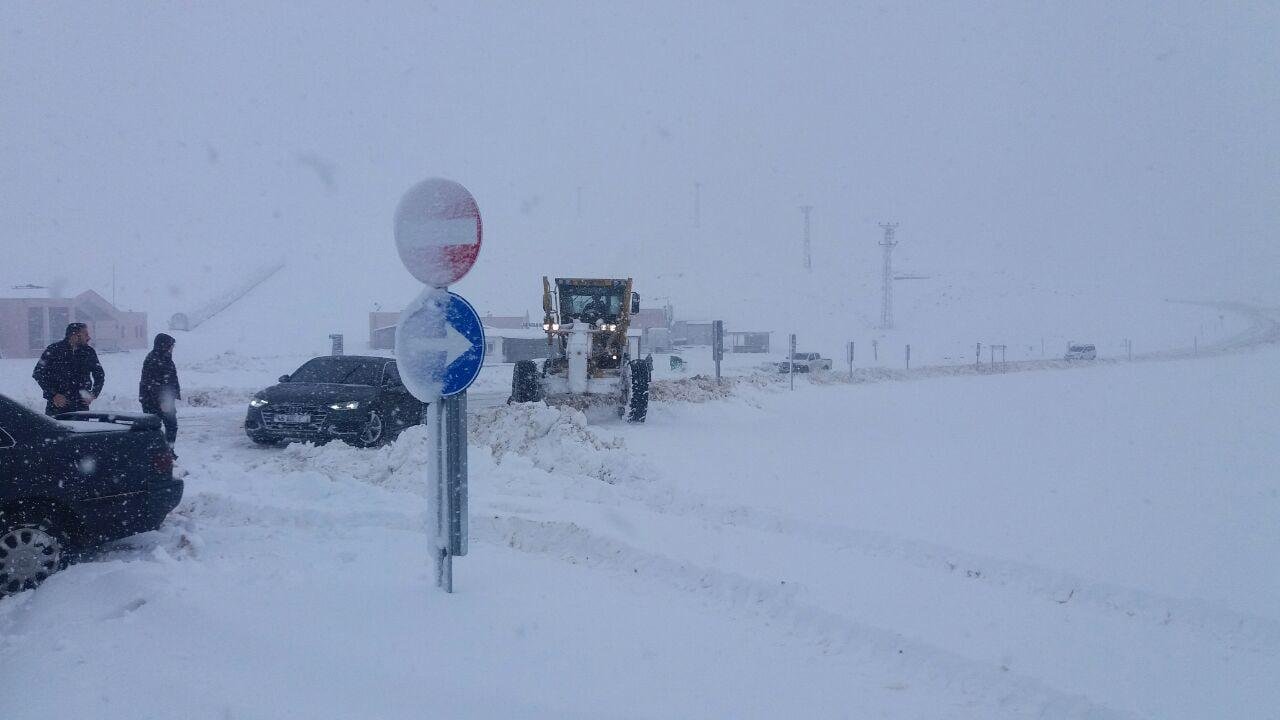 Kahramanmaraş’ta Kar ve Tipi Ulaşımı Felç Etti