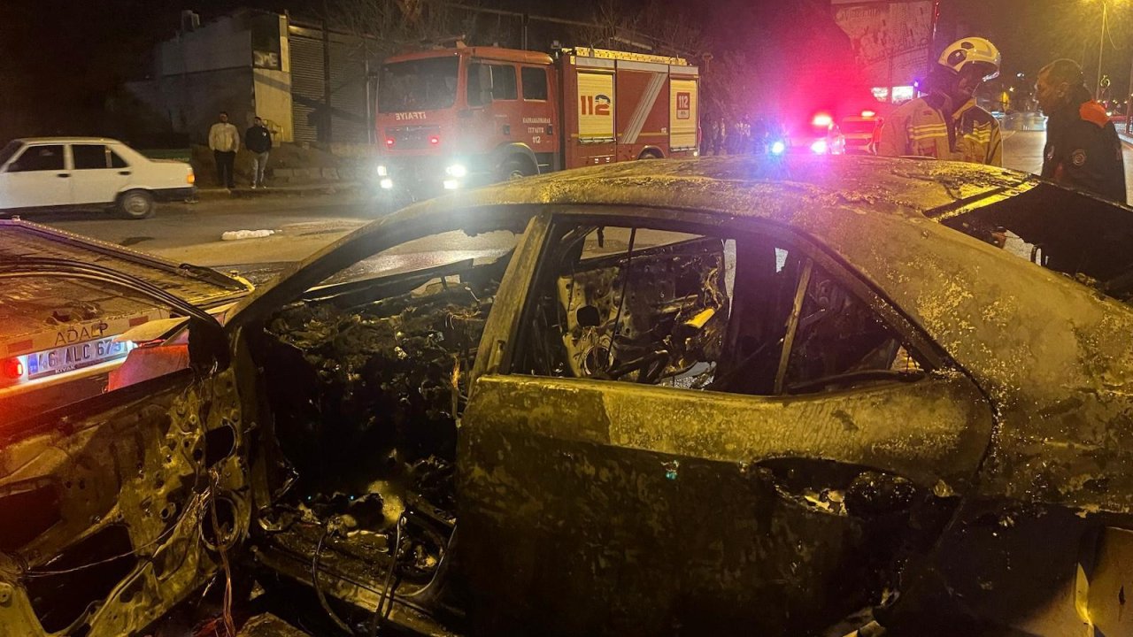 Polisin Dur ihtarından kaçan  otomobil kaza sonrası alev topuna döndü