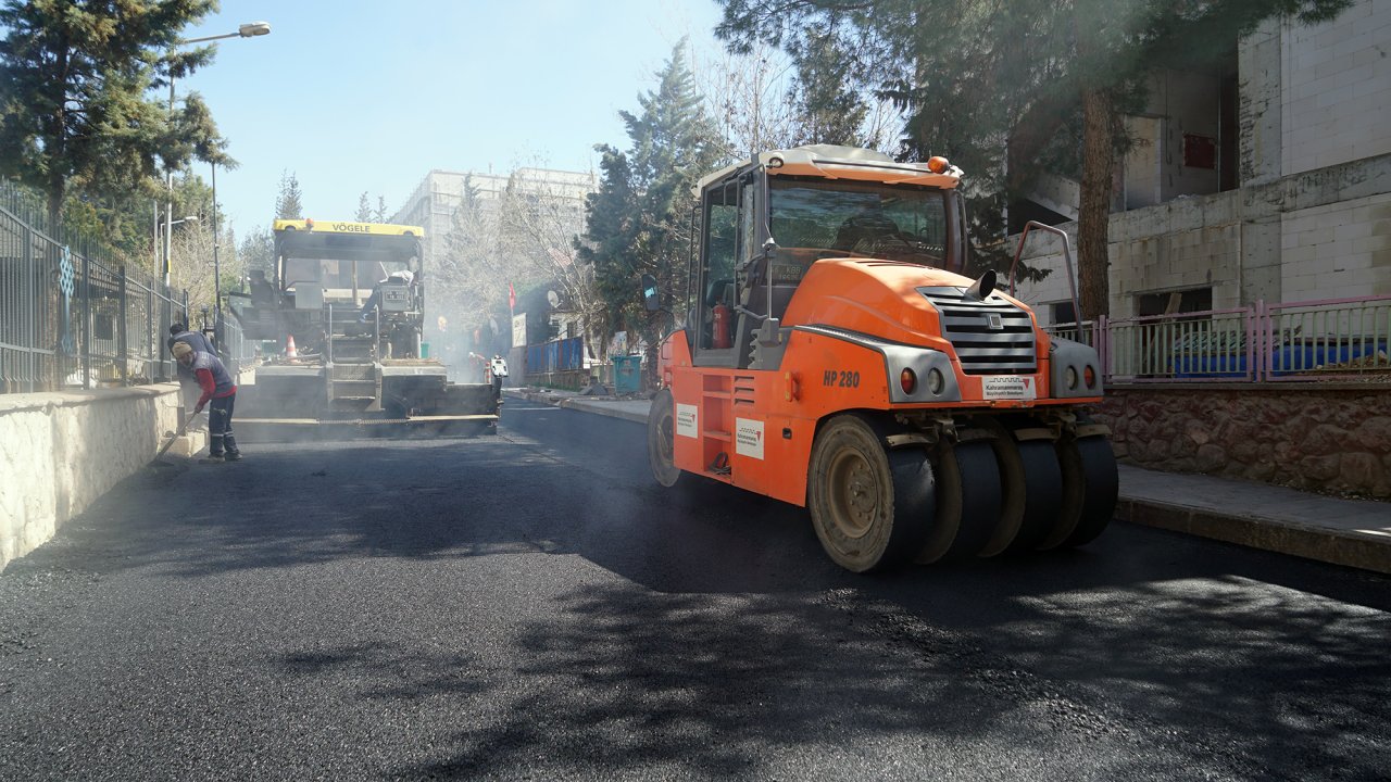 Büyükşehir Dulkadiroğlu’nda Yol Yenilemelerini Sürdürüyor