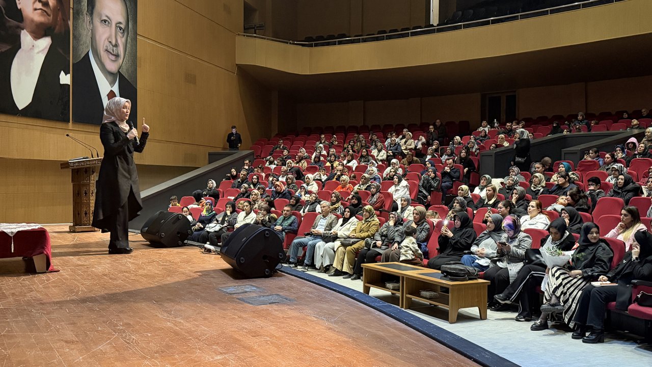 Büyükşehir’in Kadınlar Günü Etkinliğinde Aile ve Ebeveynlik Konuşuldu