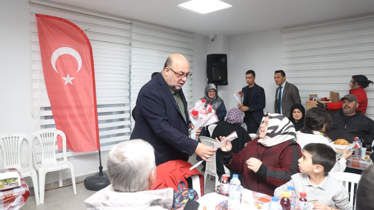 Başkan Akpınar’dan Engelli Vatandaşlarla Anlamlı İftar Kadınlara 8 Mart Sürprizi