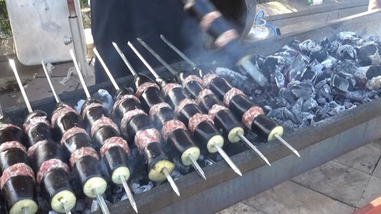 Kahramanmaraş’ta Ramazan Lezzeti Patlıcan Kebabı İftar Sofralarında