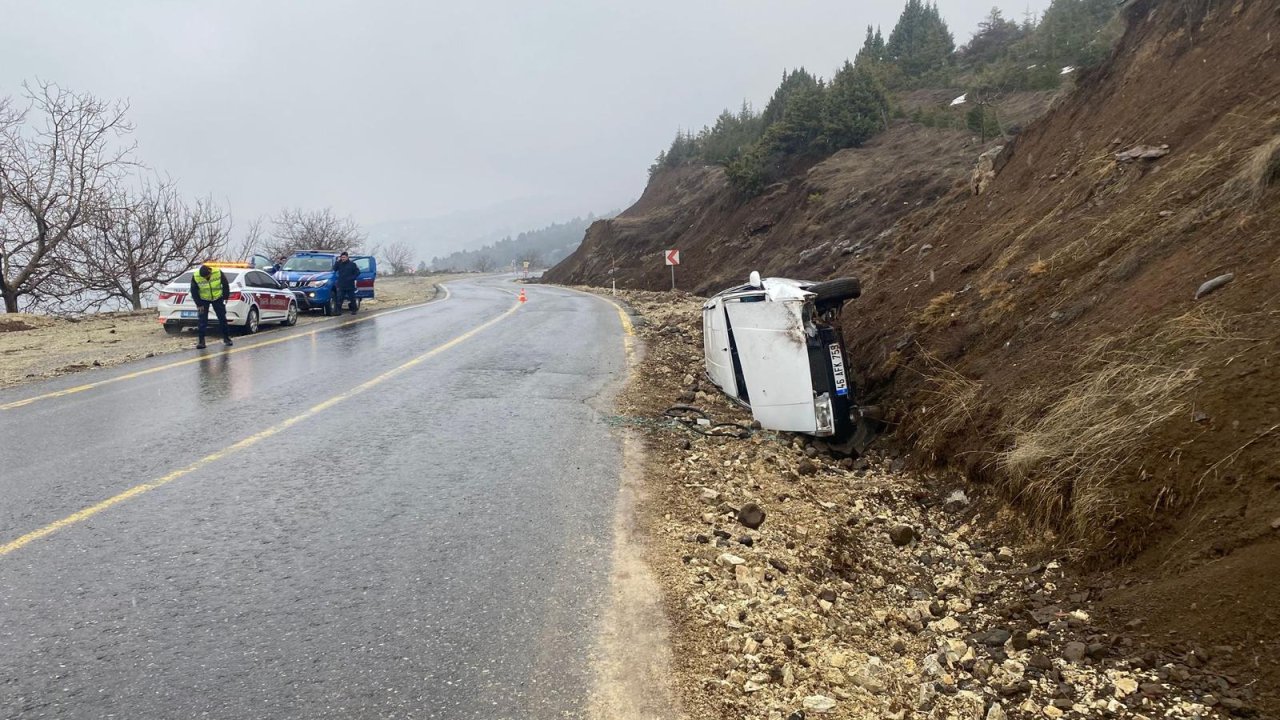 Kahramanmaraş’ta Otomobil Devrildi: 3 Kişi Yaralandı