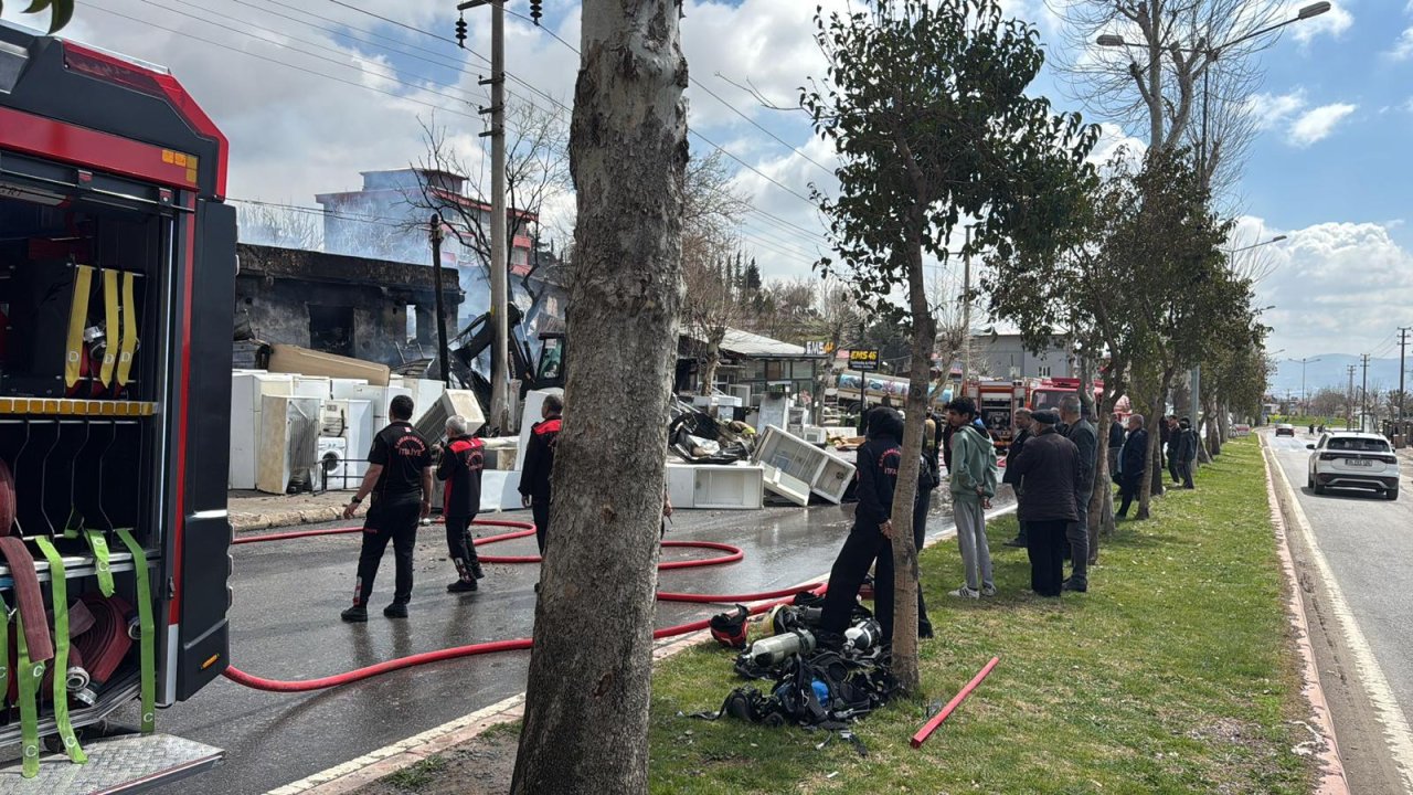 İkinci El Eşya Dükkanında Yangın Paniği