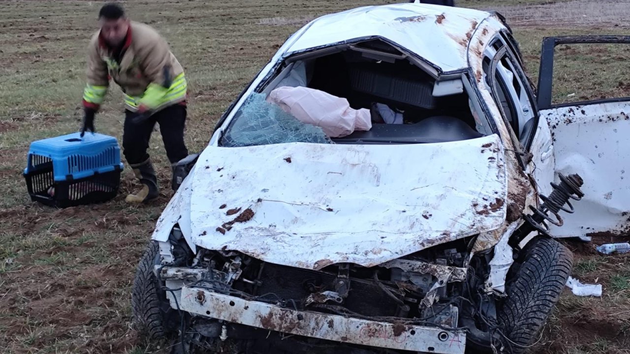 Afşin’de Kontrolden Çıkan Otomobil Takla Attı 2 Kişi Yaralandı