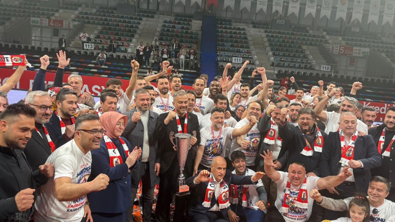 Onikişubat Belediyespor Şampiyonluk Kupasını Kaldırdı