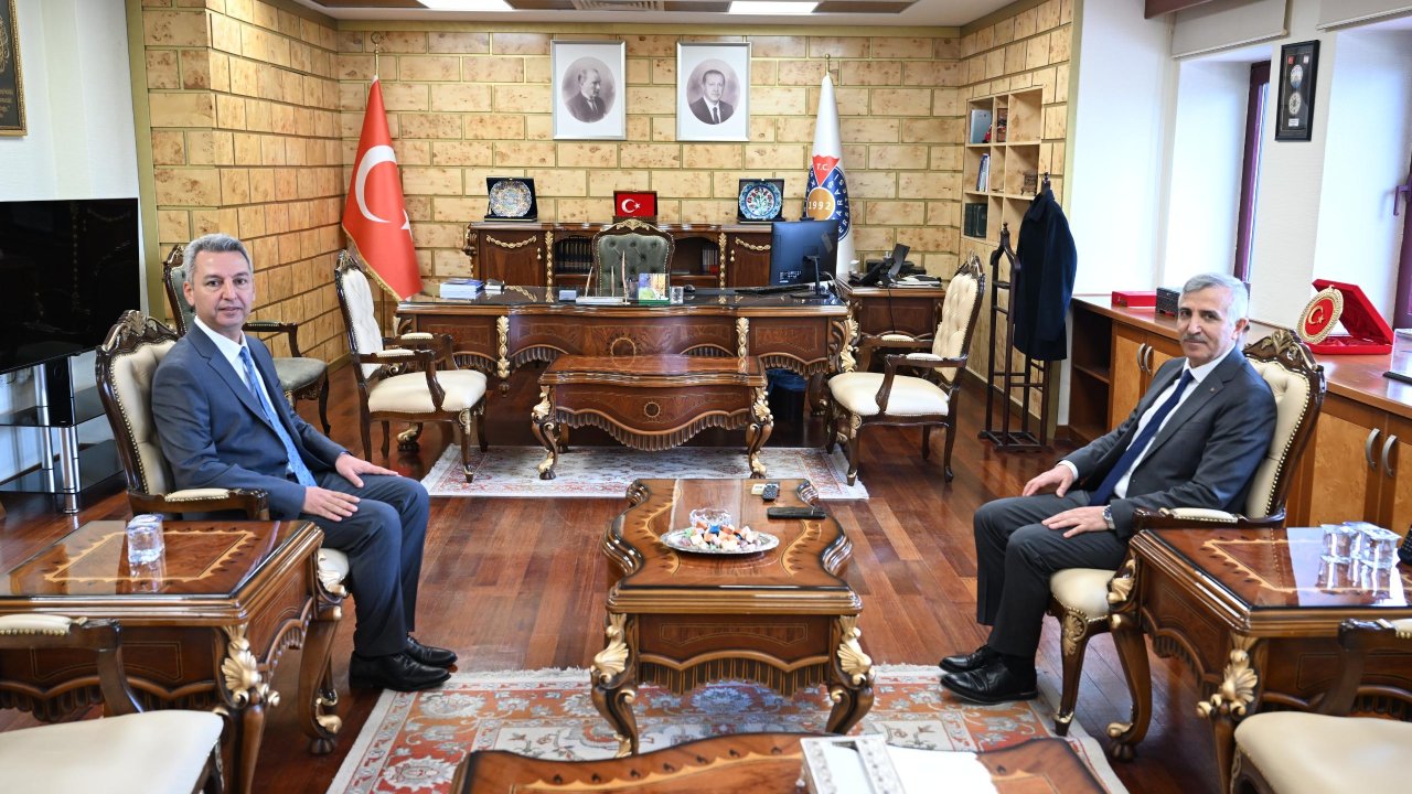 Vali Ünlüer’den Rektör Okumuş’a Hayırlı Olsun Ziyareti