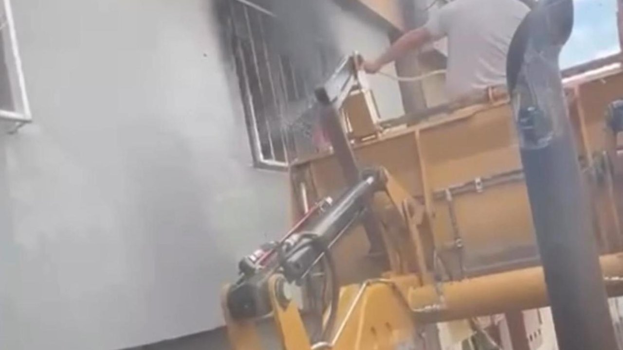 Onikişubat Belediyesi personelinden ev yangınına örnek müdahale