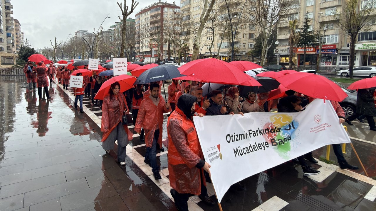 Kahramanmaraş Otizm İçin Yürüdü, Farkındalık Mesajları Gökyüzüne Bırakıldı