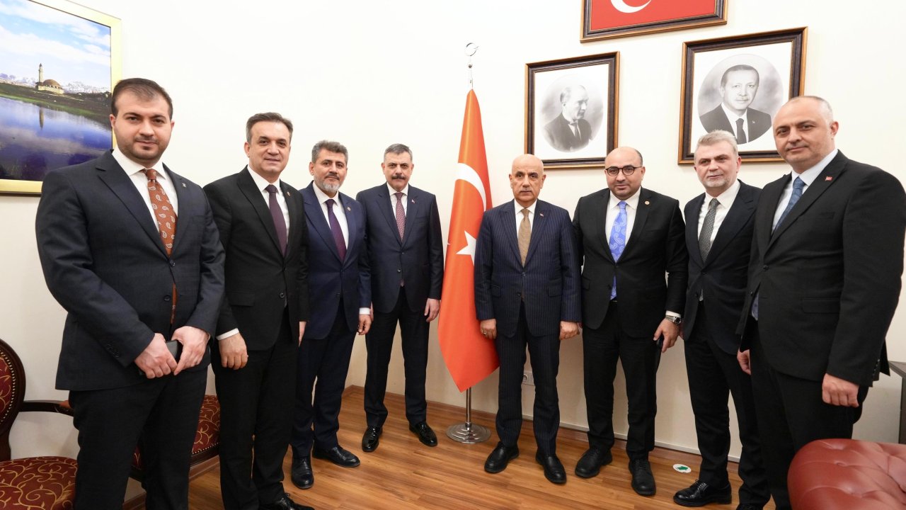 AK Parti Kahramanmaraş Heyeti Bakan Çiftçi ile Ankara’da Buluştu