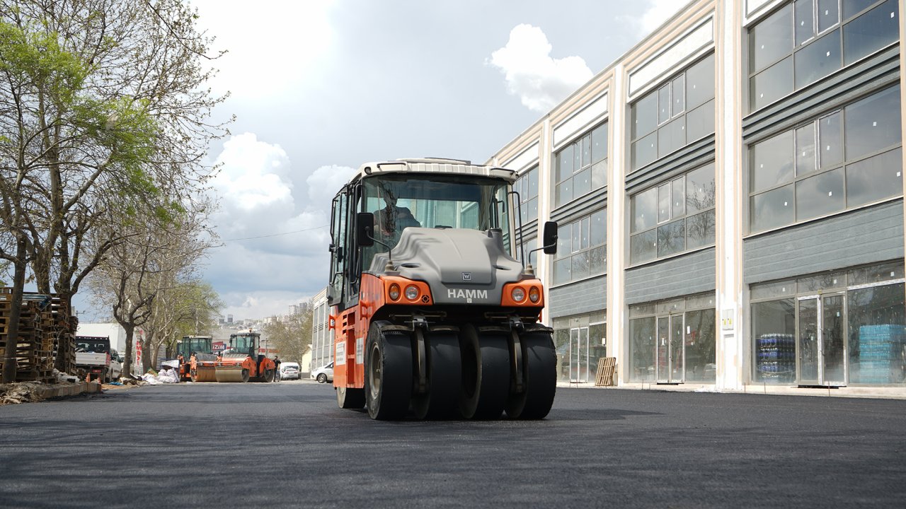 Büyükşehir Toptancılar Sitesinde Asfalt Çalışmasını Sürdürüyor
