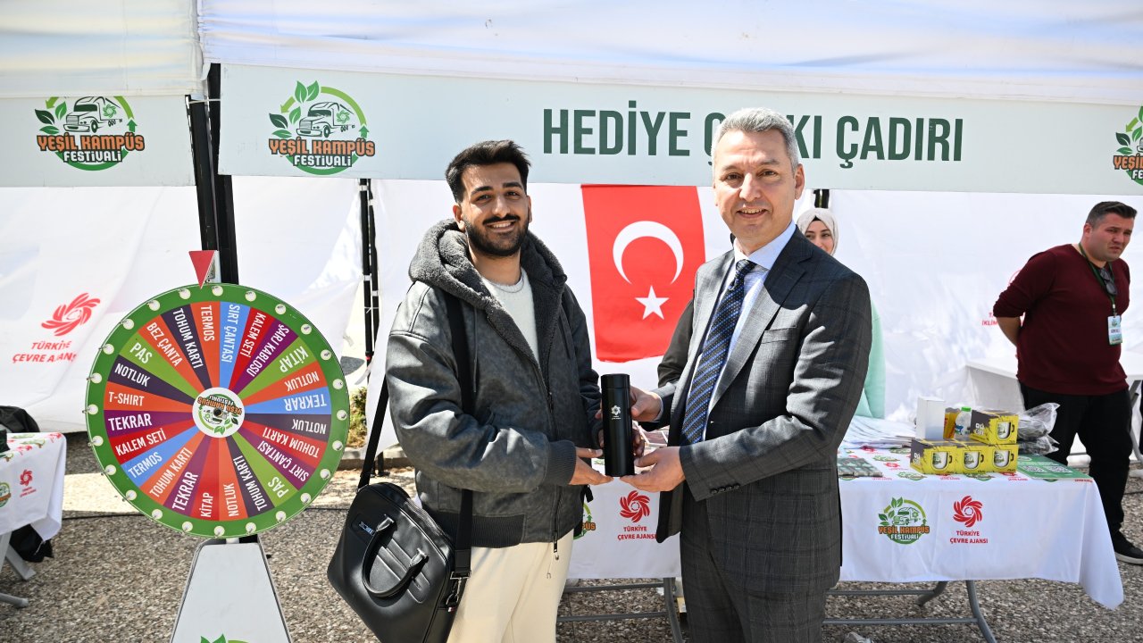 Rektör Okumuş Yeşil Kampüs Festivalinde Stantları İnceledi