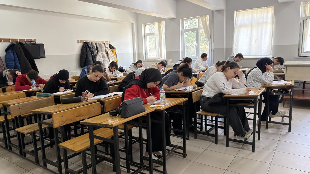 Gençler Sınav Heyecanını Büyükşehir’in Denemeleriyle Yaşıyor