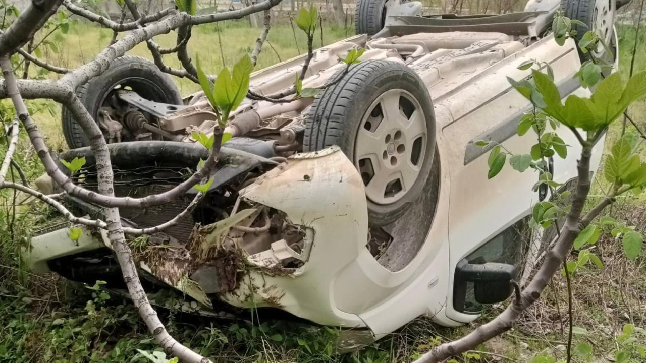 Kahramanmaraş’ta hafif ticari araç takla attı