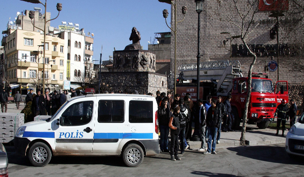 ANITA TIRMANAN SURİYELİYİ İTFAİYE İNDİRDİ