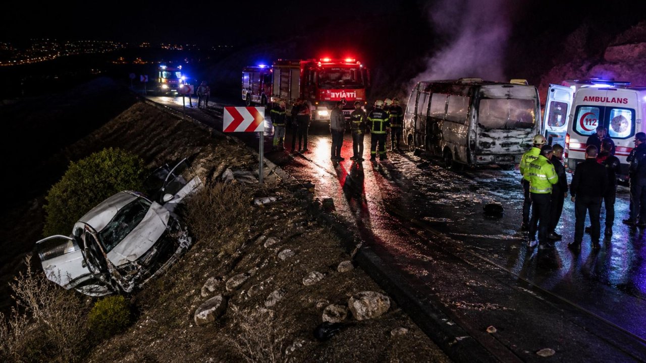 Kahramanmaraş’ta İşçi Servisi ile Otomobil Çarpıştı