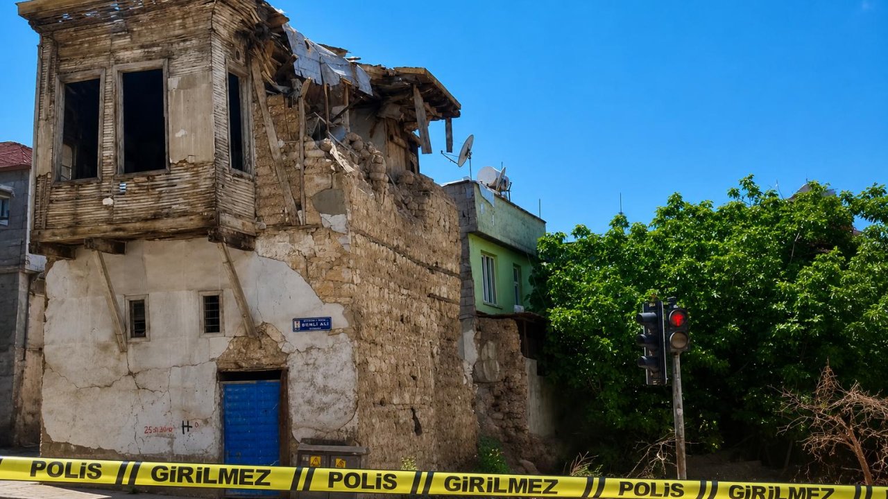 Kahramanmaraş’ta Metruk Binada Çökme