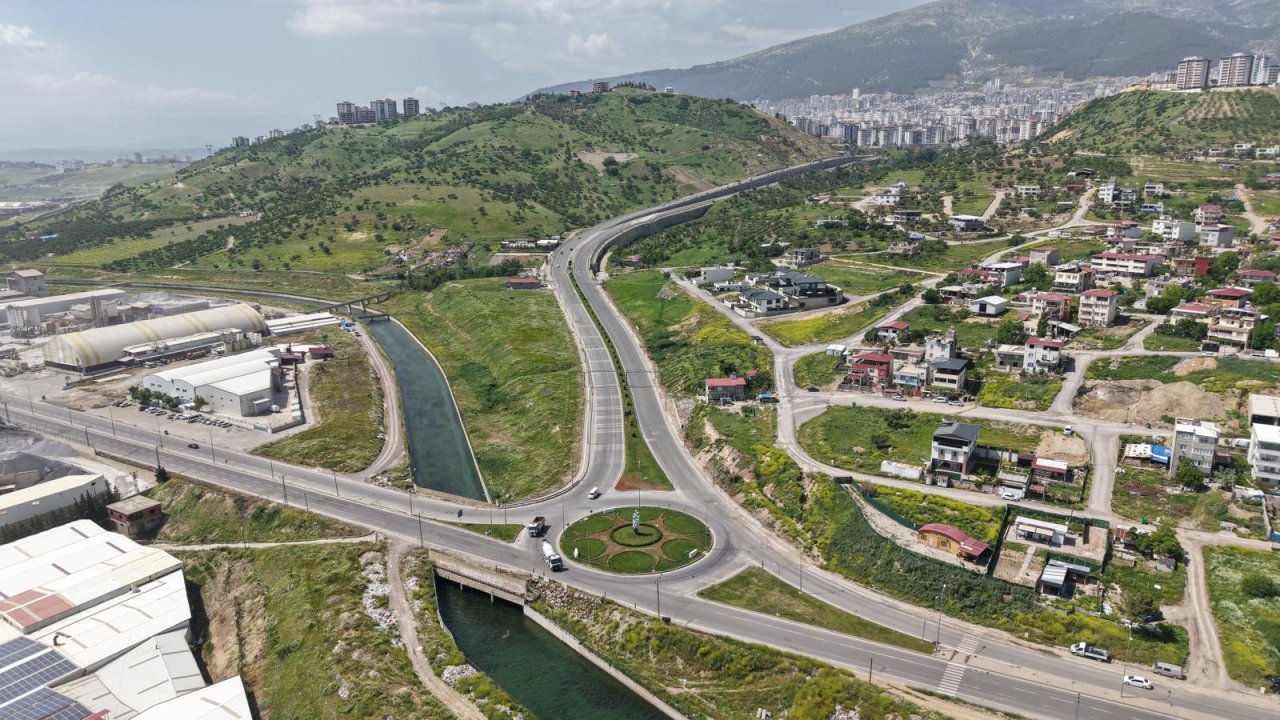 Kahramanmaraş’ta Sümbüllü Caddesi Trafiğe Kapatıldı