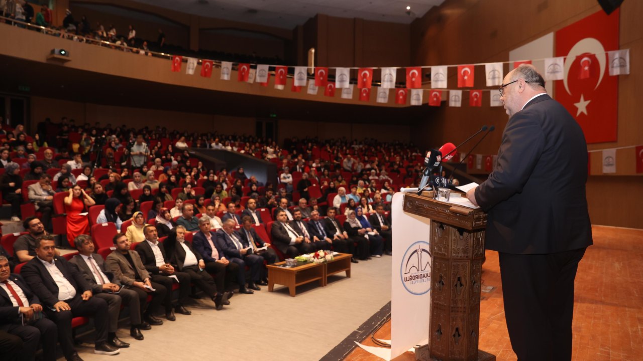 Gençler Kürsüde Projesi İl Finalinde Gençler Fikirleriyle Sahne Aldı
