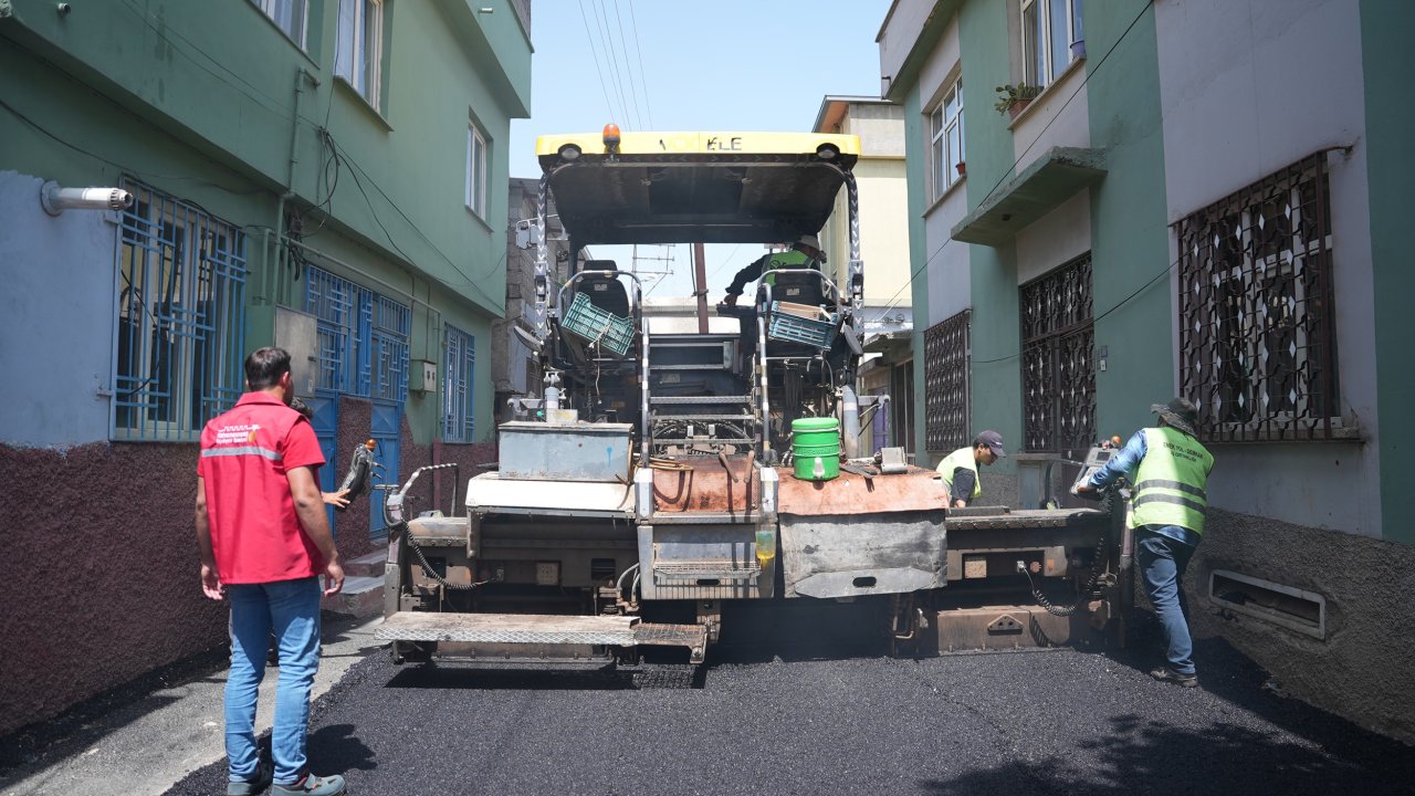 Büyükşehir’den 11 Noktada Sıcak Asfalt Mesaisi