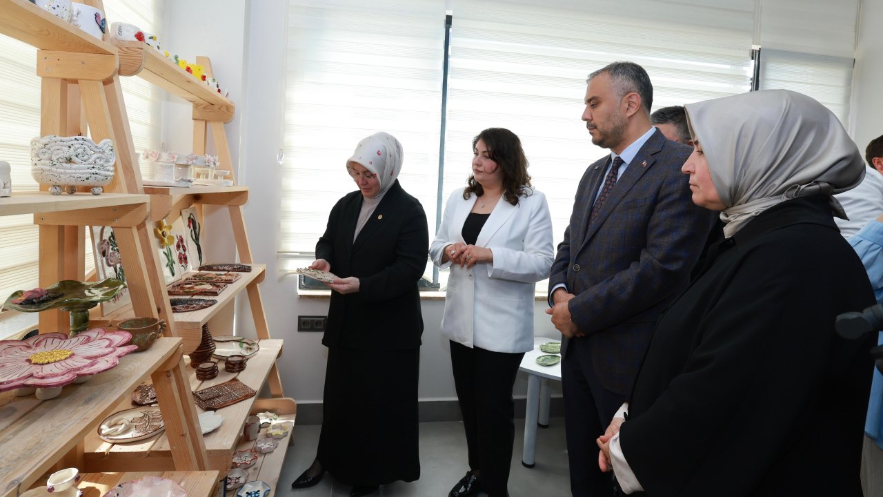 Onikişubat’ta Kadın Emeği Seramik Eserleri Sergilendi