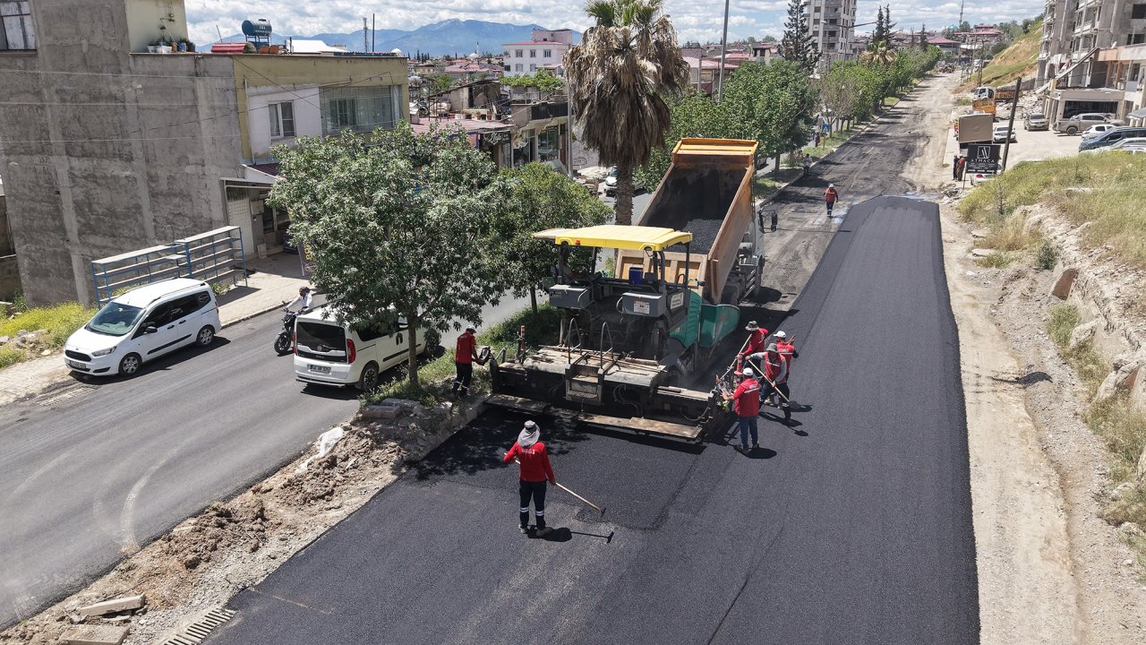 Büyükşehir, Doğukent Yolunda Asfalt Mesaisini Sürdürüyor
