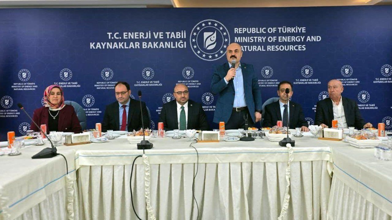 Afşinbey Eğitim Vakfı’ndan Ankara’daki Öğrencilere Kariyer ve Burs Desteği