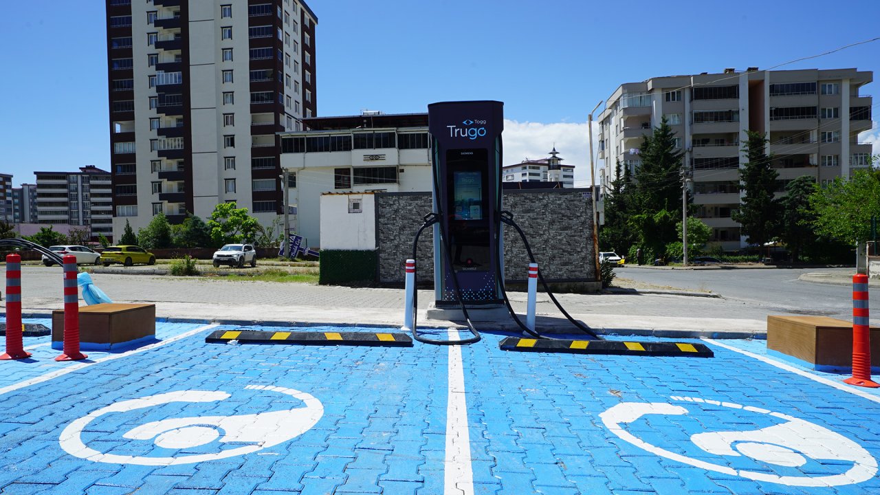 Kahramanmaraş'ta  Elektrikli Araç Şarj Altyapısına Türkiye’ye Örnek Yatırım