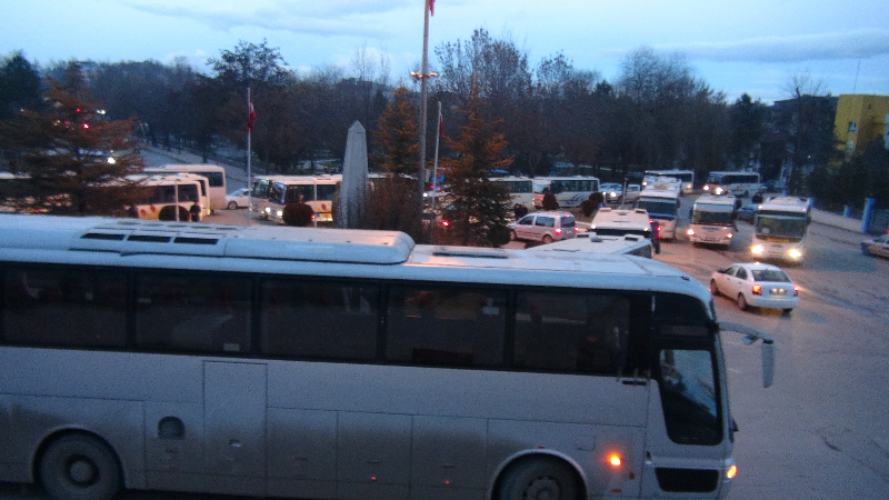 OTOBÜSLERLE EYLEM YAPTILAR