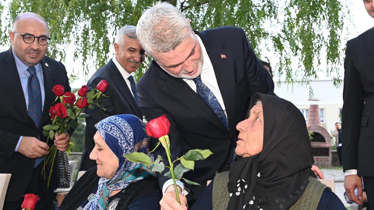 Başkan Görgel Bayramda Huzurevi Sakinleriyle Bayramlaştı