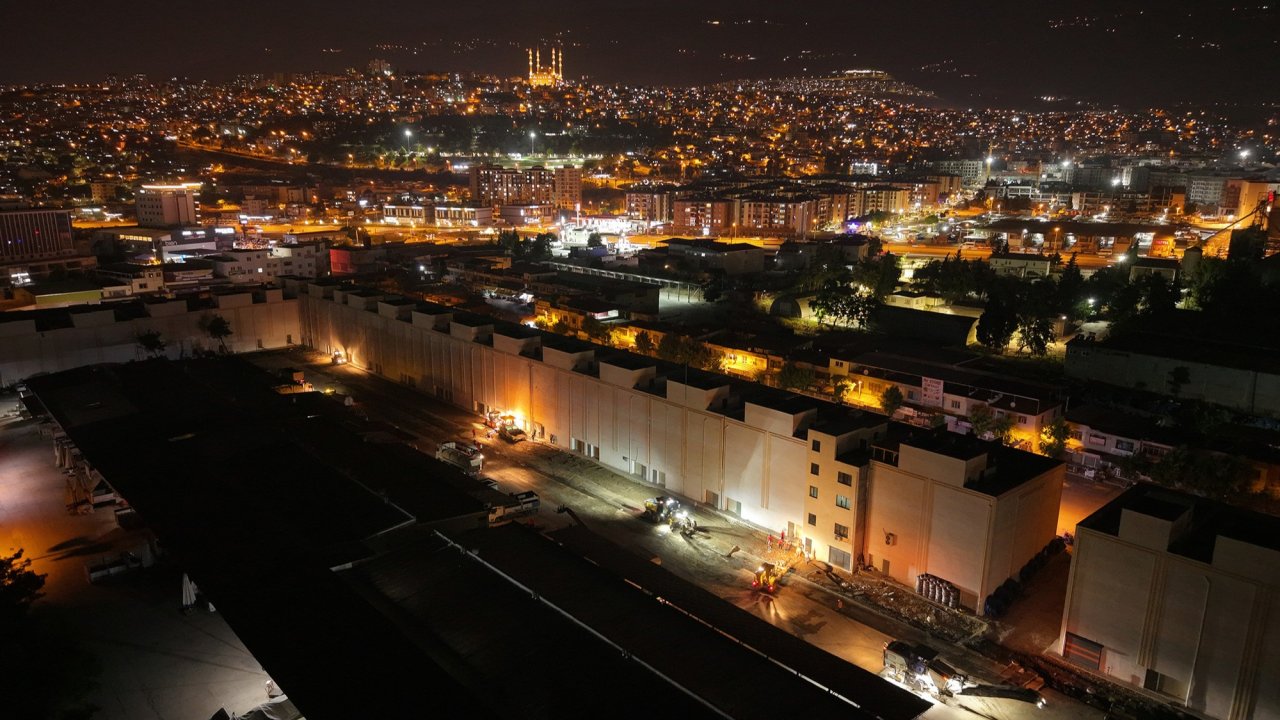 Büyükşehir, Toptancılar Sitesinde Asfalt Mesaisini Gece Gündüz Sürdürüyor