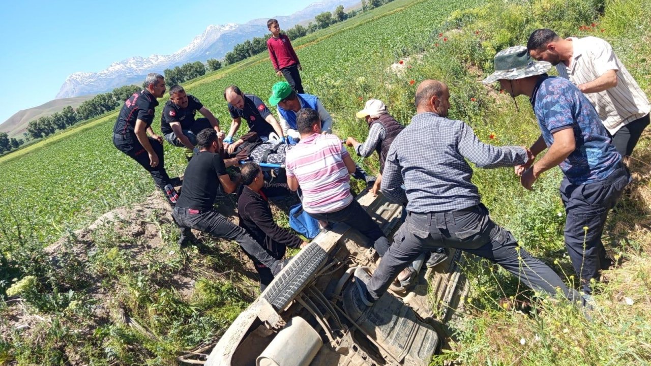 Elbistan’da Otomobil Sulama Kanalına Uçtu 4 Kişi Yaralandı