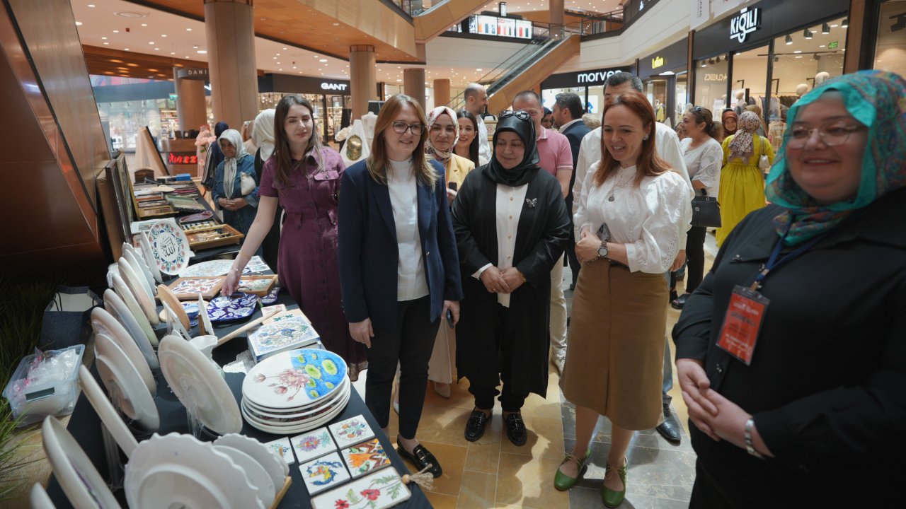 Kadınların El Emeği Yıl Sonu Sergisinde Görücüye Çıktı