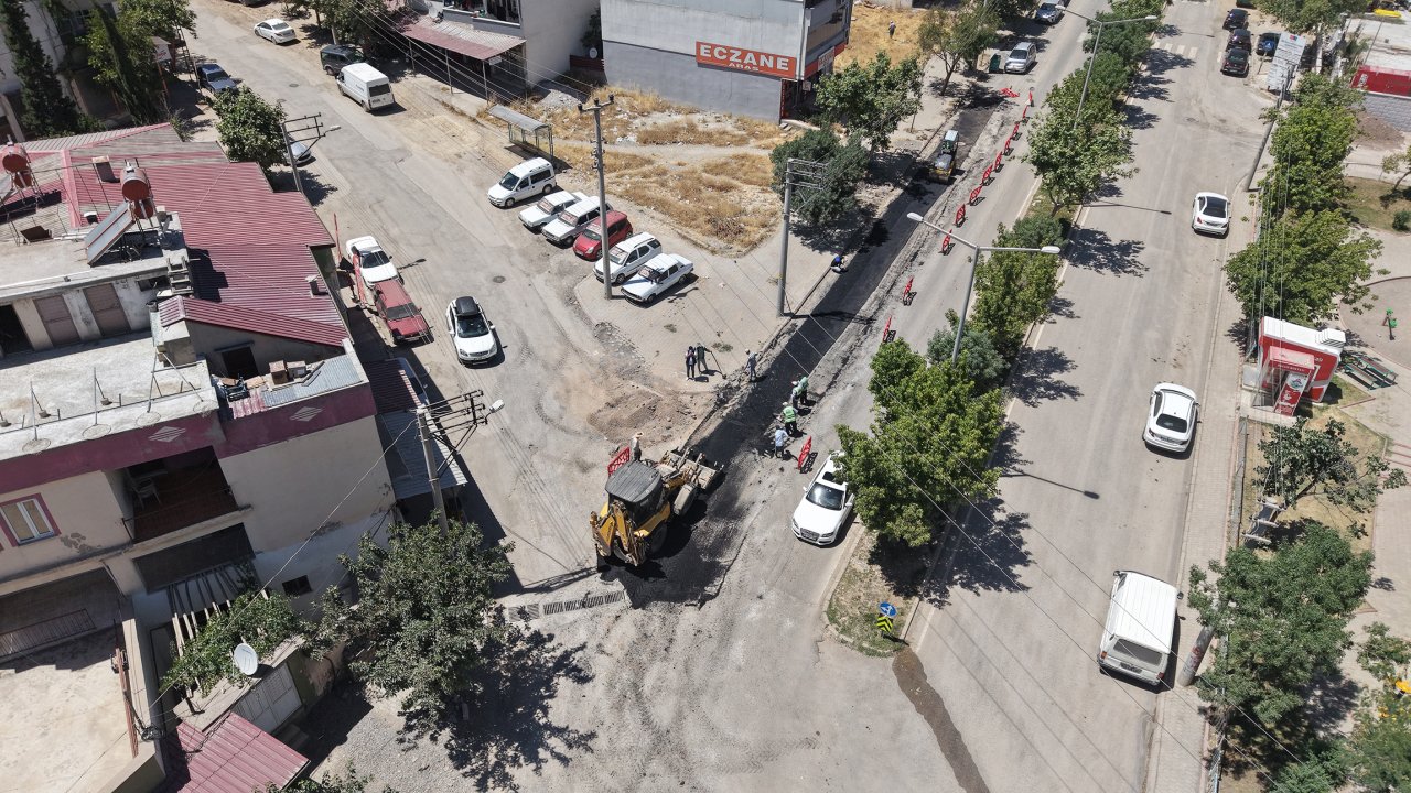 Sürmeli Bey Caddesi’nde Asfaltlama Çalışmalarımız Sürüyor