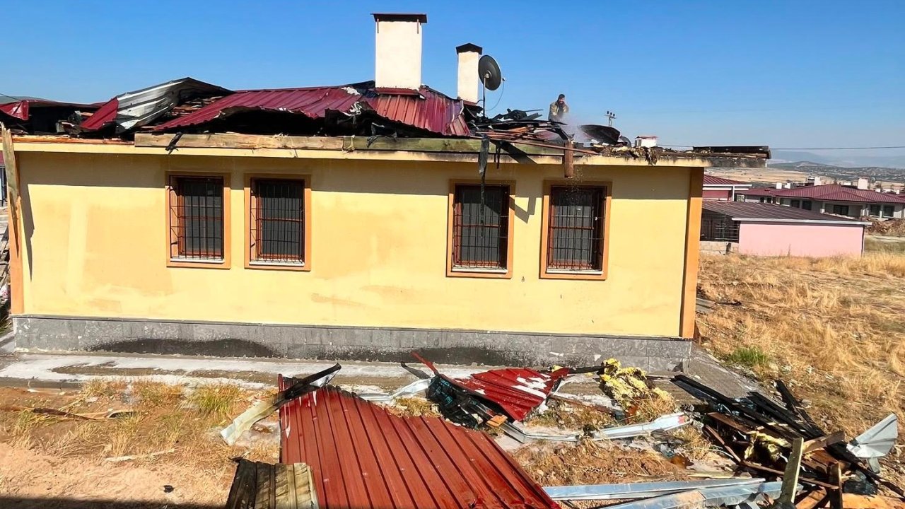 Kahramanmaraş’ta Çatı Yangını Korkuttu