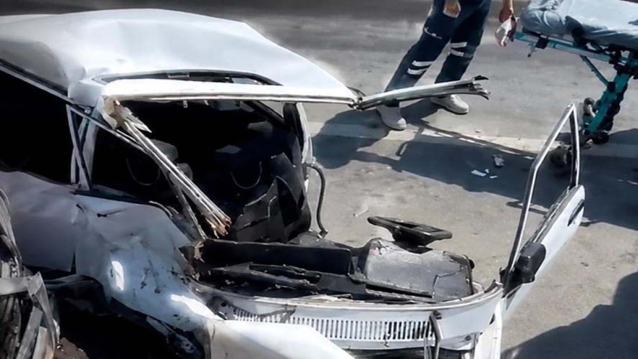 Kahramanmaraş’ta kamyonet ile otomobil çapıştı
